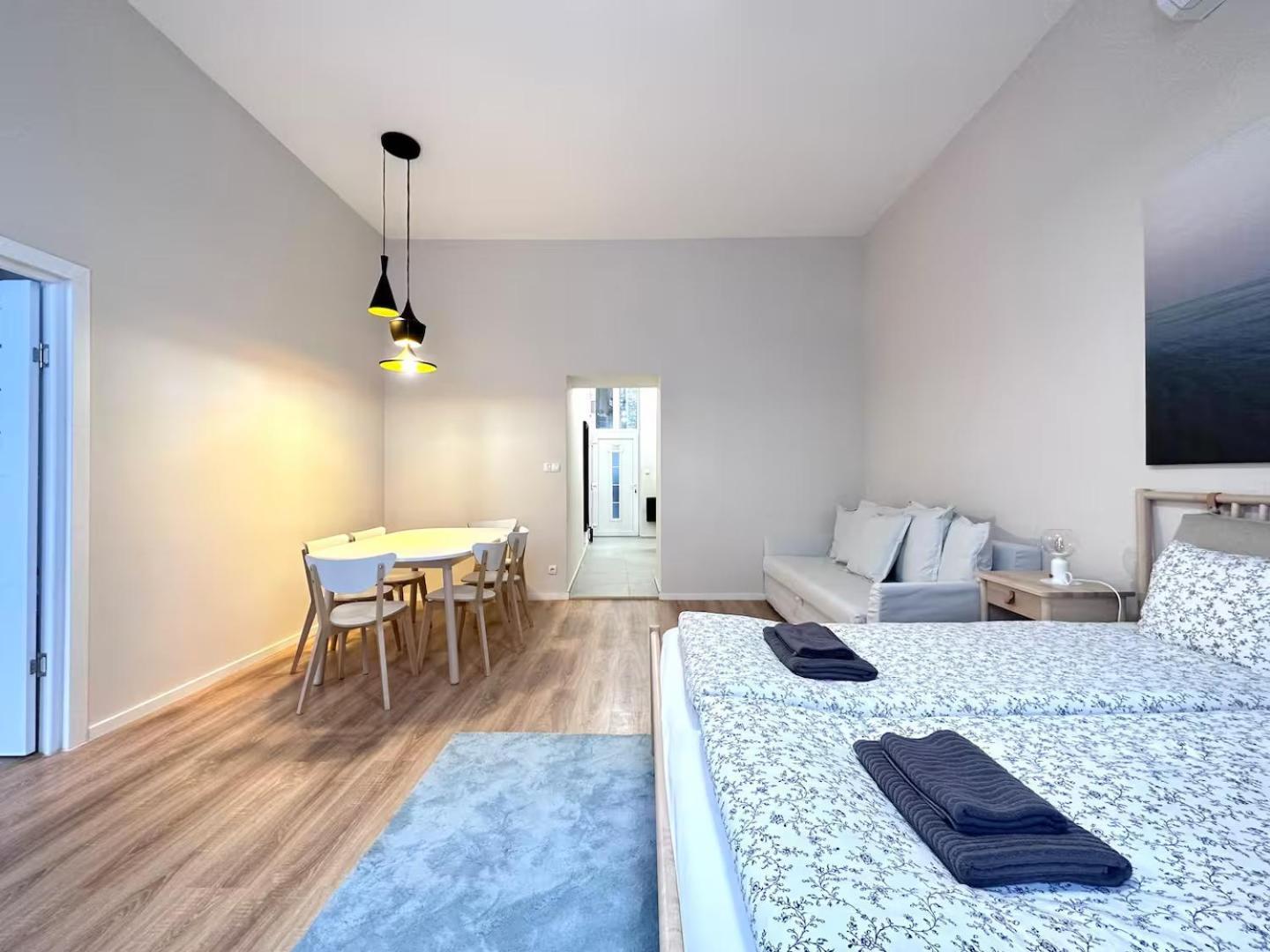 Center Bohemian Design With 6ppl Ac Wifi *
